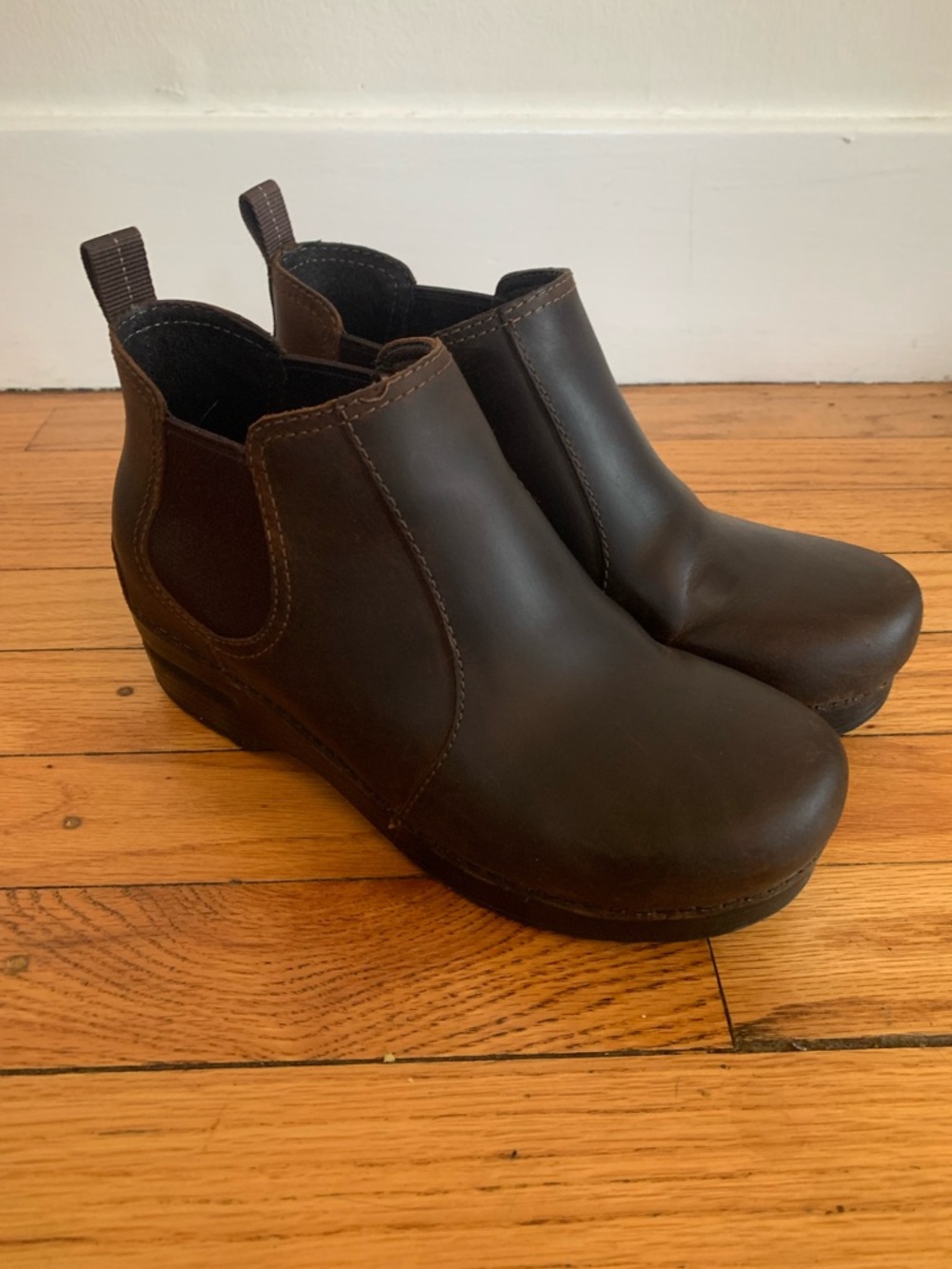 Dansko Frankie 38 Antique Brown Chelsea Booties
